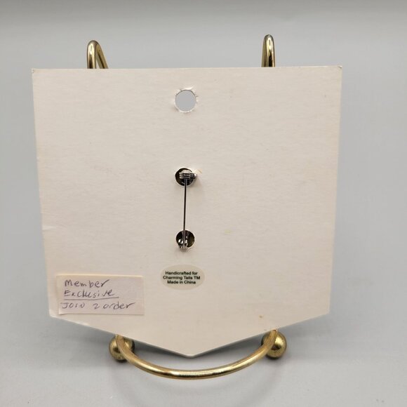 Charming Tails Lapel Pin Collecting Is Full Of Surprises Membership Kit 97/117 - Picture 4 of 4